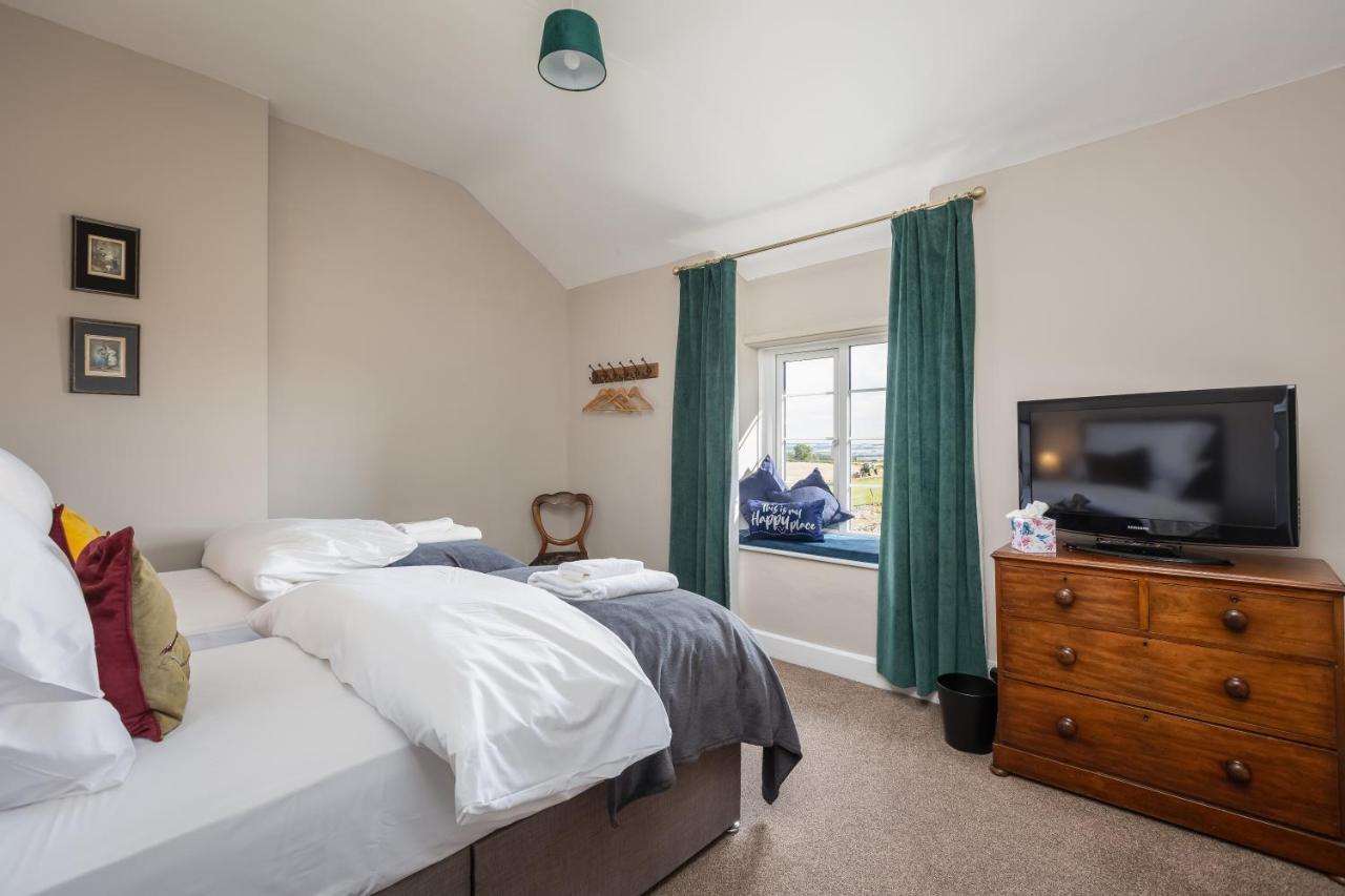 Luxury Farmhouse With Stunning Views And Hot Tub Ebberston Eksteriør billede