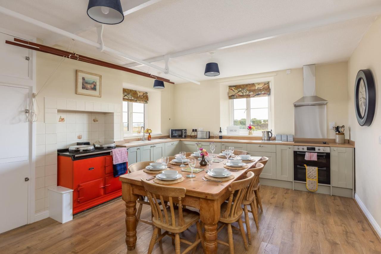 Luxury Farmhouse With Stunning Views And Hot Tub Ebberston Eksteriør billede