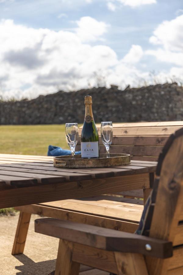 Luxury Farmhouse With Stunning Views And Hot Tub Ebberston Eksteriør billede
