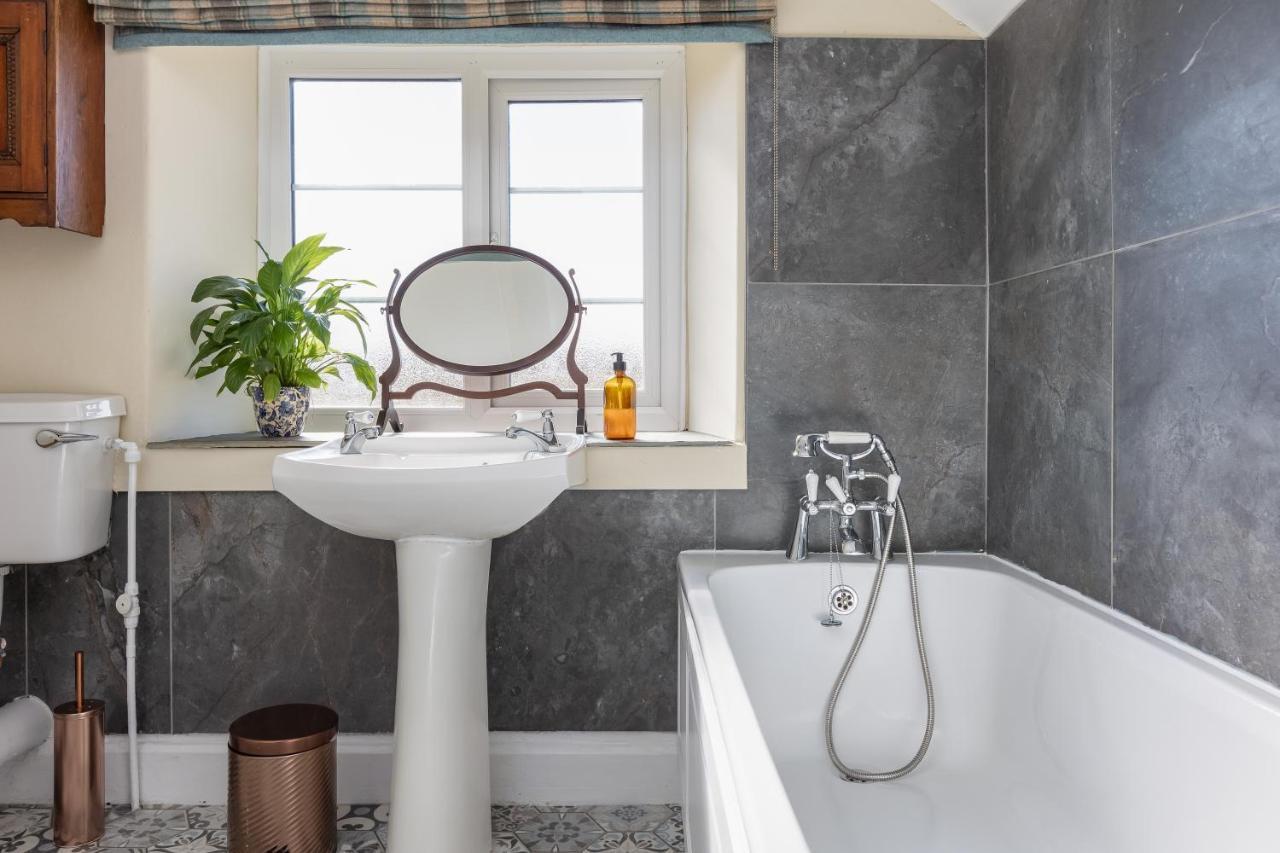 Luxury Farmhouse With Stunning Views And Hot Tub Ebberston Eksteriør billede